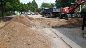 Vyksta automobilių stovėjimo aikštelės įrengimo darbai.