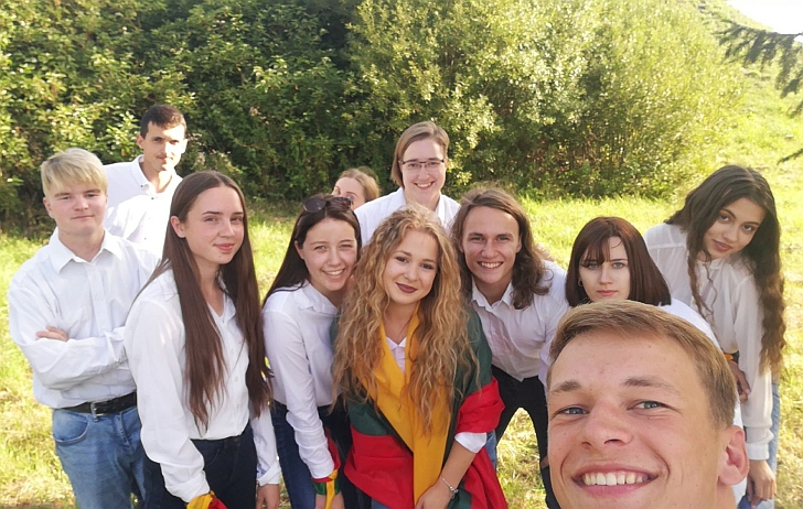 Norvilė Iljeitytė ir grupė „Names goes here“.