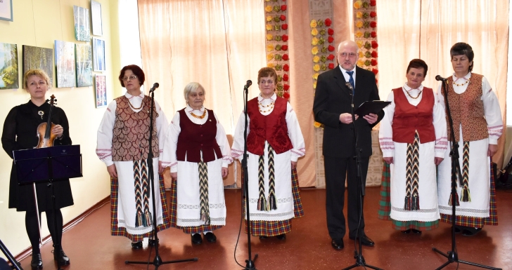 P. Širvio eiles skaito L. Juzėnas.