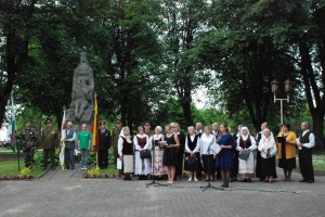 Prie paminklo žuvusiems už Lietuvos nepriklausomybę vyko iškilminga sovietinio režimo aukų pagerbimo ceremonija.