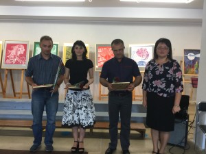  L. e. p. direktorė Daiva Vinciūnienė ir Meno mokyklos padėkomis už bendradarbiavimą apdovanoti Audrius Indriulionis, Audronė Radzevičienė, Ramūnas Vyšniauskas