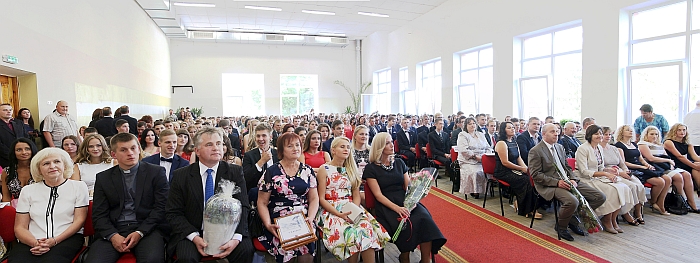 Širvintų Lauryno Stuokos - Gucevičiaus gimnazijos aktų salėje vyko iškilminga brandos atestatų įteikimo ceremonija. Širvintų Lauryno Stuokos - Gucevičiaus gimnazijos aktų salėje vyko iškilminga brandos atestatų įteikimo ceremonija.