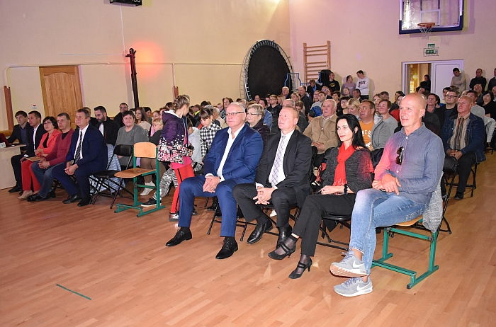 Vakaronėje apsilankė ir dainininkas E. Sipavičius. Vakaronėje apsilankė ir dainininkas E. Sipavičius.