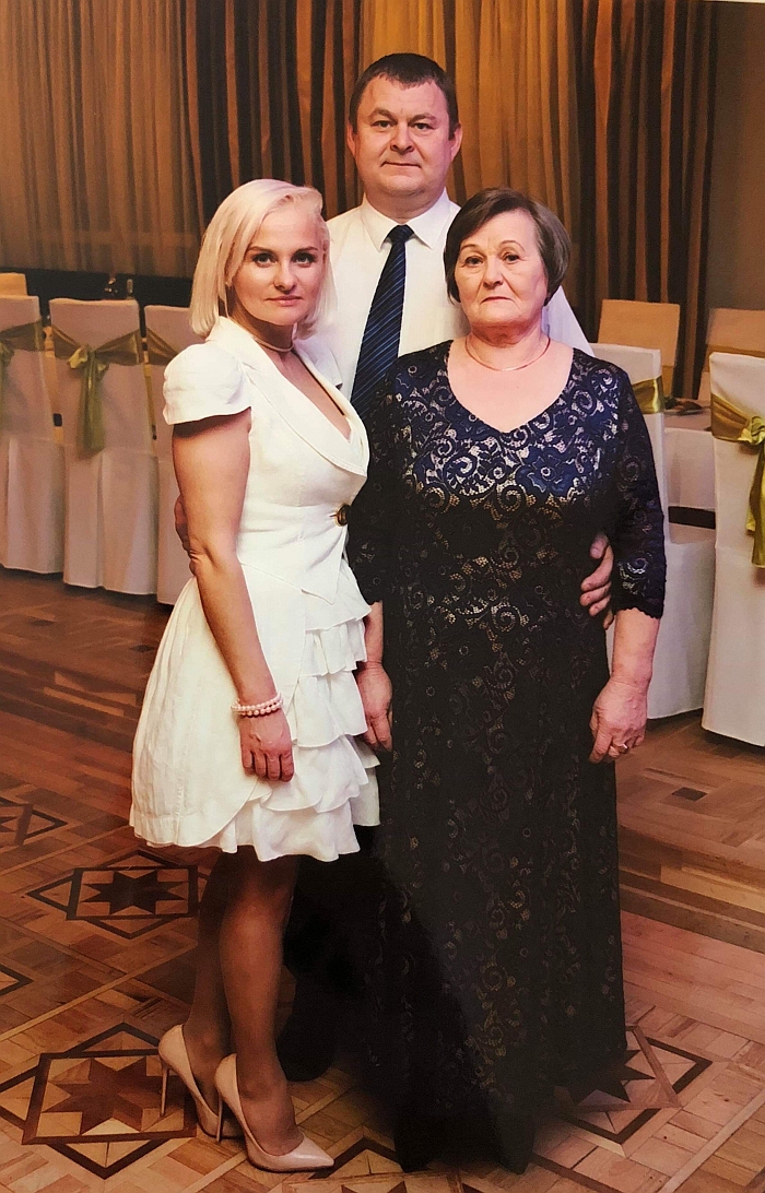 Donata Bankauskienė negailėjo gražių žodžių savo krikšto mamai Tatjanai (pirma iš dešinės). Donata Bankauskienė negailėjo gražių žodžių savo krikšto mamai Tatjanai (pirma iš dešinės).