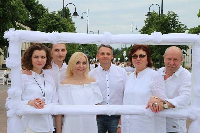 Baltas vasaros piknikas Širvintose Baltas vasaros piknikas Širvintose