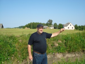 „Ne taip paprasta tuos gyvūnus sugaudyti, reikia daug vargo, kantrybės“, - sako Šešuolėlių girininkijos girininko pavaduotojas Arūnas Dzedzevičius.