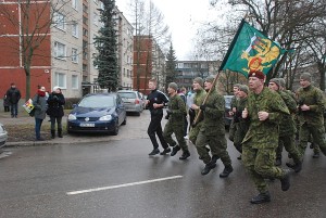 Finišuoja kariai, kurių vėliavoje - trigalvis slibinas... 