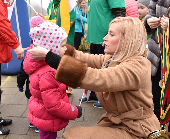 Net ir patys mažiausi bėgikai, įveikę trasą, buvo apdovanoti „aukso“ medaliais.
