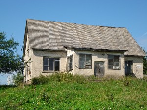 1970 metais duris atvėrusi, o šiandieną į privatizuojamų objektų sąrašą įtraukta buvusi Beivydžių pradinė mokykla prašyte prašosi rūpestingo šeimininko rankos.