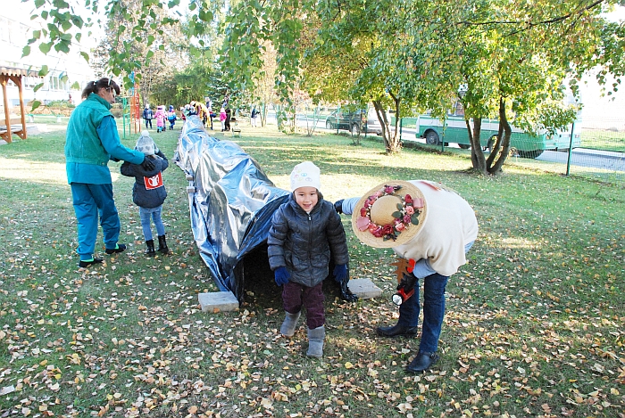 Įveikus ilgą kaip šimtakojis tunelį... Įveikus ilgą kaip šimtakojis tunelį...