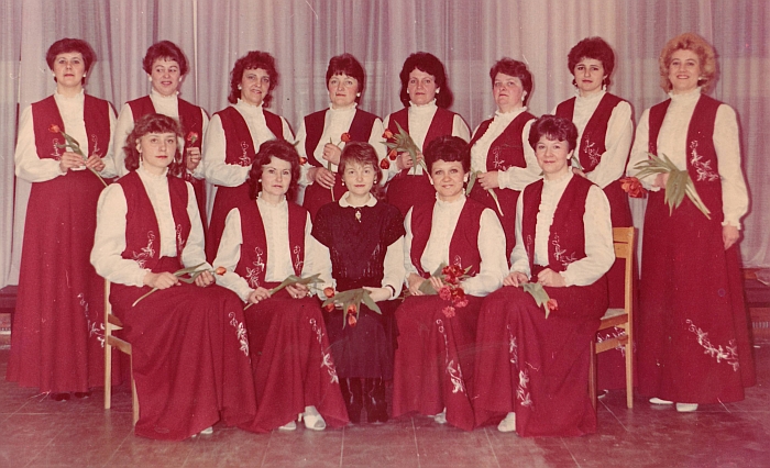 1988 metai. Nusipelnęs moterų vokalinis ansamblis „Širvinta“. 1988 metai. Nusipelnęs moterų vokalinis ansamblis „Širvinta“.