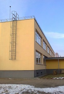 Rekonstrukcijos metu buvo sutvarkytas pastato stogas, įrengti patogūs užlipimai.