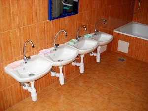 daug investuota į grupių sanitarines patalpas