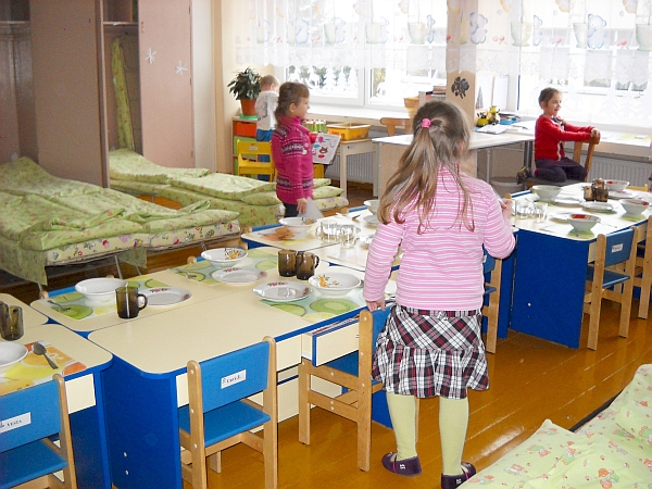 Buvo nupirkti nauji staleliai, spintos žaislams