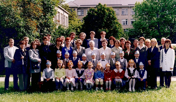 Mažųjų palydos į mokyklą. 2001 m.