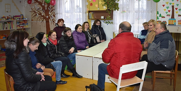 Susitikime su Vileikiškių darželį lankančių vaikučių tėvais buvo nutarta, kad bus ieškoma privačių patalpų, vertinami keli variantai.