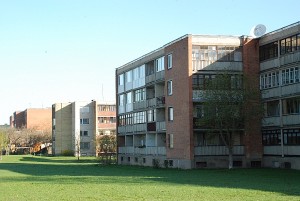 Visiems, nepatenkintiems daugiabučių administravimu, Komunalinio ūkio direktoriaus pavaduotojas pasiūlė išeitį: bet kada galima įsteigti daugiabučio bendriją.