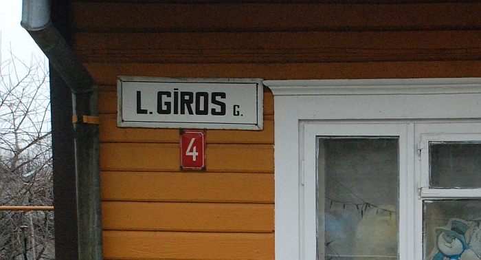 Mieste yra ir gatvė, pavadinta okupacinės kariuomenės kapitono vardu.