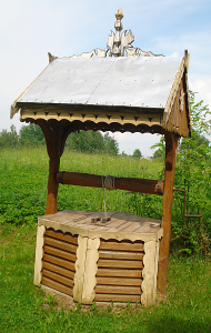 Algirdo Gelūno išpuoštas šulinys.
