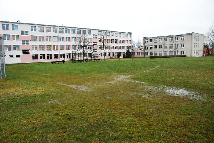 Stadionas - Širvintų Lauryno Stuokos-Gucevičiaus gimnazijos bėda, buvusios rajono valdžios - gėda...