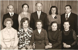 Širvintų vidurinės mokyklos 1-osios laidos abiturientai po klasės susitikimo (Valerija Grigaliūnienė sėdi pirma iš kairės). Širvintų vidurinės mokyklos 1-osios laidos abiturientai po klasės susitikimo (Valerija Grigaliūnienė sėdi pirma iš kairės).