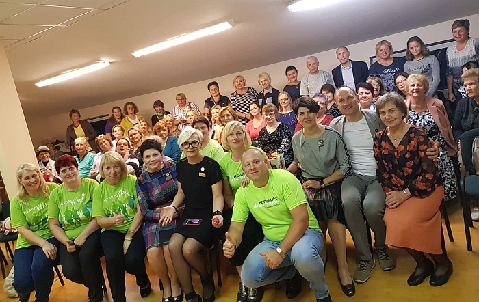 Bendra klubo narių ir svečių nuotrauka.