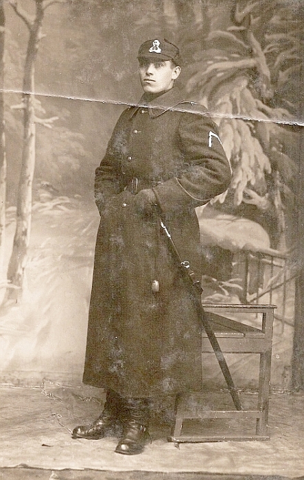 1923 metai. Husarų pulko leitenantas Izidorius Kriaunaitis Klaipėdos sukilimo metu vadovo būriui (tai žymi viena „varnelė“ ant rankovės). Foto: plienosparnai.lt