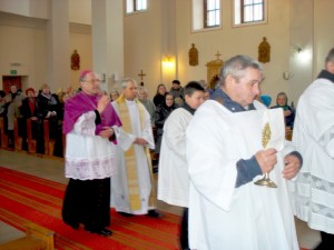 Kiauklių bažnyčioje sekmadienio šv. Mišias koncelebravo J. E. Kaišiadorių vyskupas Jonas Ivanauskas.