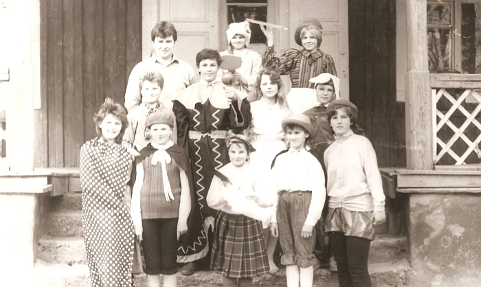 Dramos būrelio nariai po spektaklio. 1990-03-16.