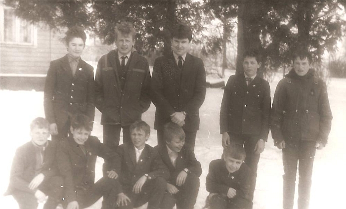 Kai mokyklos kiemas buvo pilnas vaikų... 1988-03-15.