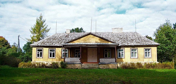 Juodiškių dvaras, kuriame keletą dešimtmečių buvo mokykla. 2017 m. spalis.