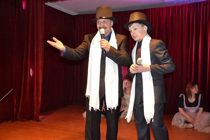 Teatralizuotą koncertą vedė fantomai Ričardas Kraniauskas (kairėje) ir Justinas Blažys (dešinėje).