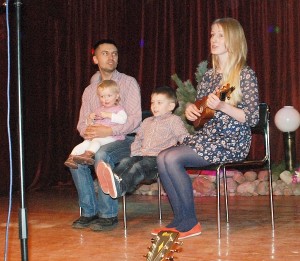 Žiūrovus sužavėjo Šironų šeimyna - dukrytė Unė, sūnelis Adomas, tėtis Paulius ir mama Kristina. Žiūrovus sužavėjo Šironų šeimyna - dukrytė Unė, sūnelis Adomas, tėtis Paulius ir mama Kristina.
