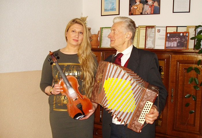 Kraštiečiai muzikantai Mečislovas Giedrys su dukterėčia Lijana Žiedelyte.