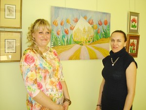 Parodos autorė Sigita Kaminskienė (kairėje) ir mokytoja Jolita Jurkevičiūtė.