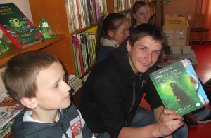Balandžio 25 dieną Vileikiškių biblioteka sukvietė įvairaus mokyklinio amžiaus skaitytojus į popietę, skirtą Nacionalinei bibliotekų savaitei - „Pabūkime drauge knygų šalyje“. 