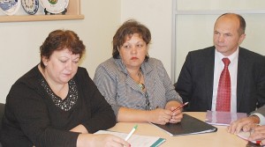 Kontrolės komiteto posėdyje dalyvavo ne tik jo nariai - Daiva Sakalauskienė ir Alfredas Astikas, bet ir tarybos narė Irena Vasiliauskienė.