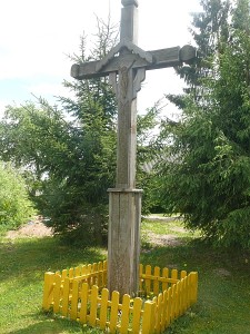 Kryžius Aukštosiose Viesose prie kelio į Bagaslaviškį. 