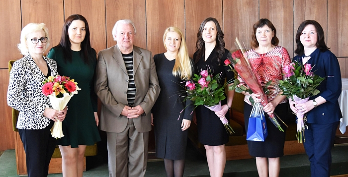 Savivaldybės Švietimo ir kultūros skyriaus vyriausioji specialistė Vita Majerienė, merės padėjėja Janina Greiciūnaitė, Kultūros centro darbuotojas Algis Jakimavičius, Savivaldybės Administracijos direktorė Ingrida Baltušytė-Četrauskienė, laikinai Širvintų Kultūros centro direktorės pareigas einanti Rytė Bareckaitė, bibliotekininkė Rita Poškaitė, laikinai Viešosios bibliotekos direktorės pareigas einanti Vaiva Daugėlienė.