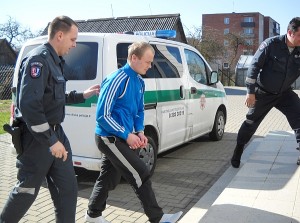 Ar tik ne ketvirtą kartą teistam Georgij'ui Lastovkai už įvykdytą plėšimą grėsė iki 7 metų nelaisvės, tačiau jam buvo skirta penkis kartus trumpesnė bausmė.