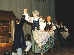 „Dievinu liaudies šokius, net 25 metus šokau „Viesuloje“, - sakė Kristina Lidžiuvienė.