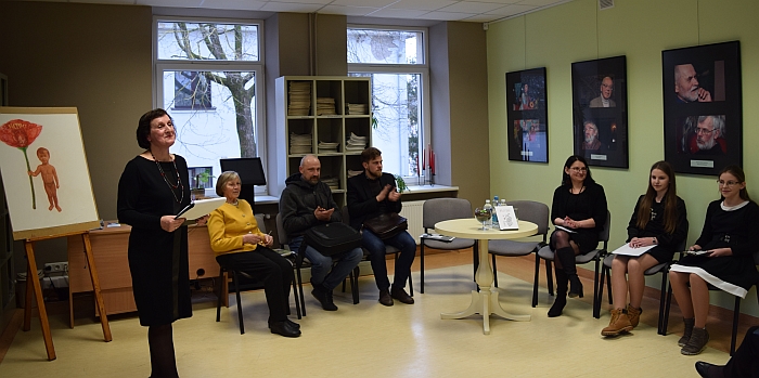 Skaitytojų aptarnavimo ir vaikų literatūros skyriaus vedėja Almutė Kanapienienė pristatė kiekvieną renginio dalyvį. 