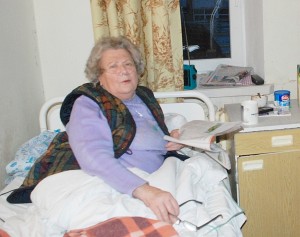 Ilgus metus Gelvonų miestelyje vaistininke dirbusi, o dabar pensininkė Elena Jurkevičienė (kairėje) tikisi, kad netrukus grįš namo. Ilgus metus Gelvonų miestelyje vaistininke dirbusi, o dabar pensininkė Elena Jurkevičienė (kairėje) tikisi, kad netrukus grįš namo.