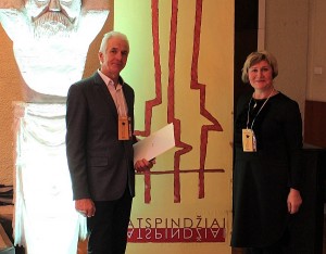 Gediminas ir Rita Makauskai mėgėjų teatrų renginio „Atspindžiai“ baigiamojoje šventėje Kupiškyje. Gediminas ir Rita Makauskai mėgėjų teatrų renginio „Atspindžiai“ baigiamojoje šventėje Kupiškyje.