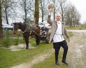 Jurginių šventės dalyvius sveikina Gediminas Makauskas. 2012 m.