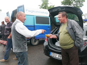 Nesvarbu, draugas ar ne, - turguje derėtis tiesiog būtina... Į šį procesą įsijautė Alfonsas Maršalka ir Henrikas Šalkauskas.