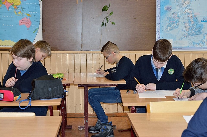  Širvintiškių komanda sprendžia 80 matematikos uždavinių.
