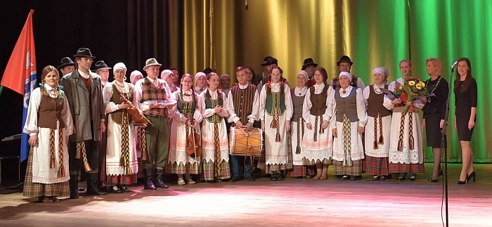 Igno Šeiniaus premija apdovanotas Širvintų rajono savivaldybės kultūros centro Kernavės filialo folkloro ansamblis „Medgrinda“.