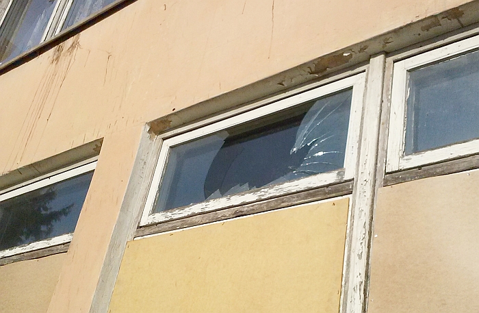 Šie vandalizmo faktai kalba apie tai, kad Medžiukuose atgaivinti kultūros kampelį bus labai sudėtinga. Šie vandalizmo faktai kalba apie tai, kad Medžiukuose atgaivinti kultūros kampelį bus labai sudėtinga.