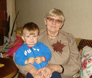 Širvintų kaimo gyventoja Gražina Naraškevičienė su anūkėliu Nojumi.